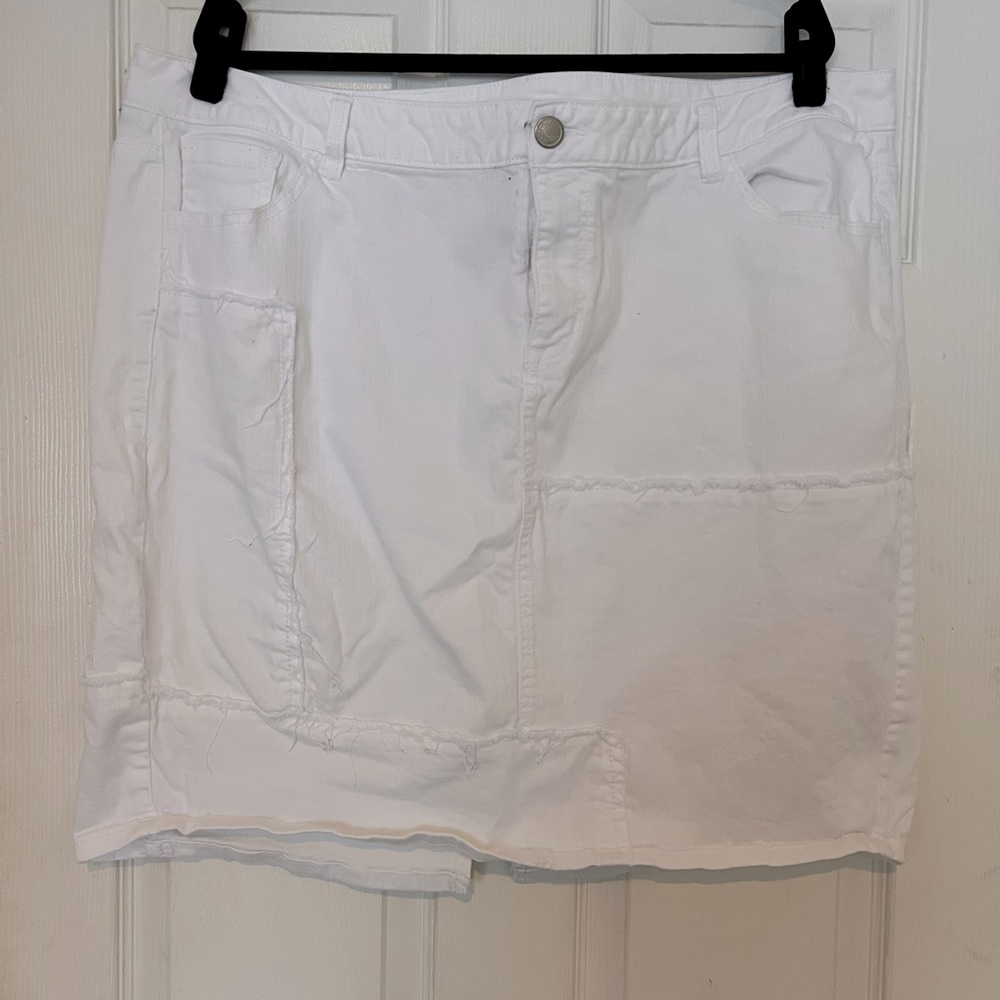 Lame Bryant White Denim Skirt with Distressed Trimming